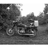 Fotó negatív! Nő kendőben Pannonia motorkerékpárral, jármű, közlekedés, szocializmus, 1960-as évek,  Eredeti nagyméretű fotó negatív!