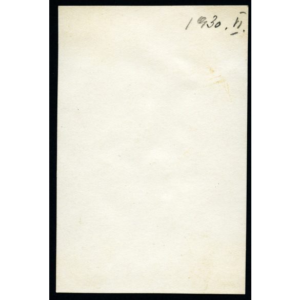 Árpád-házi Szent Erzsébet-plébániatemplom, Szeged, kisfiú karikával játszik, árnyék, város, Horthy-korszak, 1930-as évek, Eredeti fotó, papírkép. 