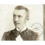 Oldal István műterme, Nagybecskerek, Vajdaság, elegáns fiatal férfi, Weiner Henrik portréja, Torontáli Helyiérdekű Vasutak szárazbélyegzővel, vasúti igazolvány, aláírás, szignó, közlekedés, monarchia, 1900, 1900-as évek, Eredeti CDV, vizitkártya fotó