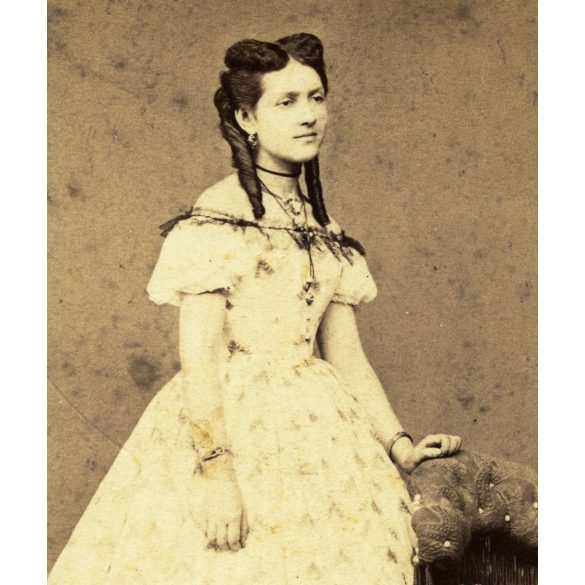 Borsos és Doctor műterme, Pest, elegáns fiatal nő portréja, gyönyörű haj, frizura, nemes, monarchia, 1860-as évek, Eredeti CDV, vizitkártya fotó. 