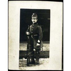   Magyar katona, Darula Sándor különös egyenruhában, puska, 1. világháború,  monarchia, 1910-es évek, Eredeti fotó, hátulján feliratozott papírkép.  