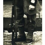 Magyar katona, Darula Sándor különös egyenruhában, puska, 1. világháború,  monarchia, 1910-es évek, Eredeti fotó, hátulján feliratozott papírkép.  