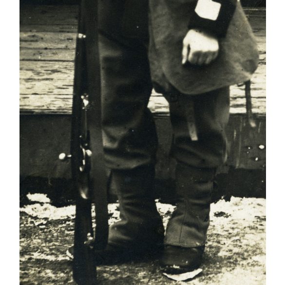 Magyar katona, Darula Sándor különös egyenruhában, puska, 1. világháború,  monarchia, 1910-es évek, Eredeti fotó, hátulján feliratozott papírkép.  