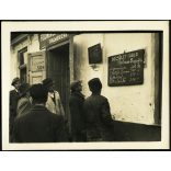 Becsület tábla, gabona begyűjtés, vendéglátás, italmérés, kocsma, Kőbányai sör reklám, , kommunizmus, falu, paraszt,  1950-es évek, Eredeti fotó, papírkép.  