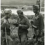 Tábori posta 622, Virágh János (1. honvéd gyalogezred), feleségének, magyar katonák puskákkal, érdemrend, kitüntetés, egyenruha, 1. világháború, katona, monarchia, 1917. VI. 10., 1910-es évek, Eredeti fotó, papírkép, hátulján feliratozott Tábori post