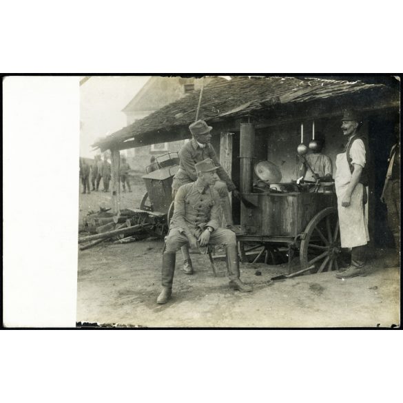 Tábori posta 622, Virágh János (1. honvéd gyalogezred), feleségének, magyar katonák, tábori konyha, gulyáságyú,  egyenruha, 1. világháború, katona, monarchia, 1917. VI. 6., 1910-es évek, Eredeti fotó, papírkép, hátulján feliratozott Tábori posta. 