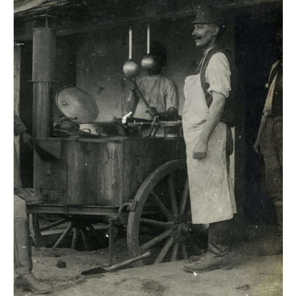 Tábori posta 622, Virágh János (1. honvéd gyalogezred), feleségének, magyar katonák, tábori konyha, gulyáságyú,  egyenruha, 1. világháború, katona, monarchia, 1917. VI. 6., 1910-es évek, Eredeti fotó, papírkép, hátulján feliratozott Tábori posta. 