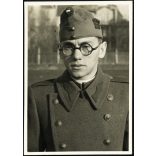 Szalay Sándor karpaszományos él. katona, Budapest, egyenruha, szemüveg, 2. világháború, fiatal férfi, 1939, 1930-as évek, Horthy-korszak, Eredeti fotó, hátulján feliratozott papírkép.   