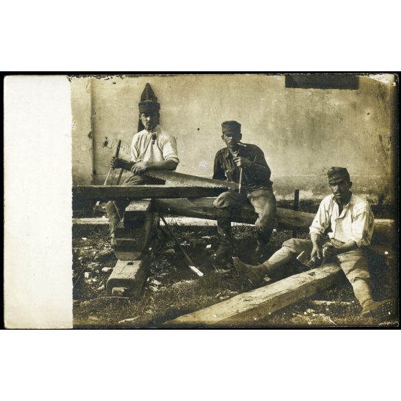 Tábori posta 622, Virágh János (1. honvéd gyalogezred), feleségének, magyar katonák munka közben,   egyenruha, 1. világháború, katona, monarchia, 1917. VIII. 23., 1910-es évek, Eredeti fotó, papírkép, hátulján feliratozott Tábori posta. 