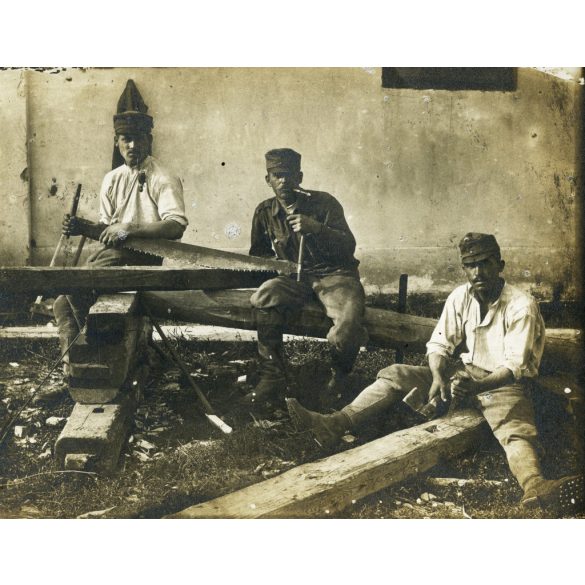 Tábori posta 622, Virágh János (1. honvéd gyalogezred), feleségének, magyar katonák munka közben,   egyenruha, 1. világháború, katona, monarchia, 1917. VIII. 23., 1910-es évek, Eredeti fotó, papírkép, hátulján feliratozott Tábori posta. 