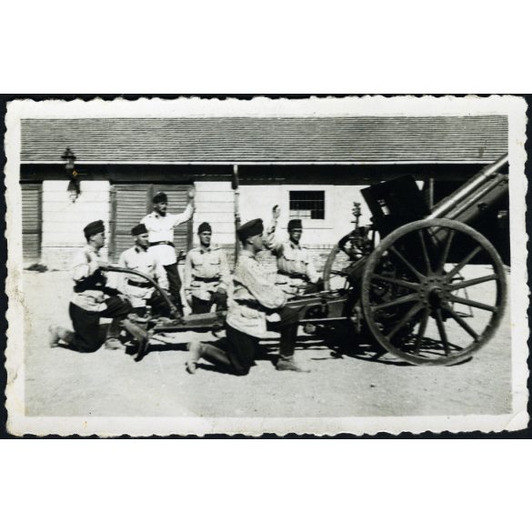 Magyar katonák, honvédek ágyúval, fegyver, egyenruha, , 2. világháború, 1940-es évek, Horthy-korszak, Eredeti fotó, papírkép.  