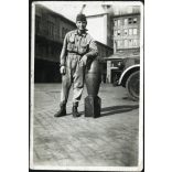 Magyar repülő-műszaki katona szerelő kezeslábasban, Magyarország, légi bomba, katona, egyenruha, 2. világháború, Horthy-korszak, 1940-es évek, Eredeti fotó, papírkép.  