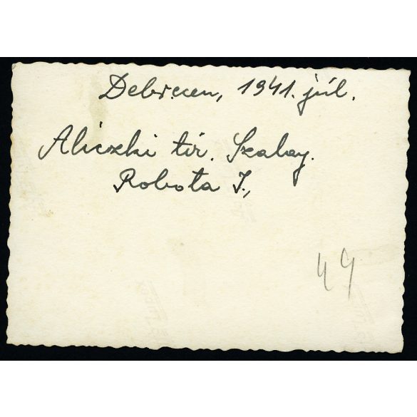 Magyar katonák tehervonaton, Debrecen, Szalay Sándor, honvéd, kitüntetés, katona, egyenruha, jármű, közlekedés, 2. világháború, Horthy-korszak, 1941, 1940-es évek, Eredeti fotó, hátulján feliratozott papírkép.