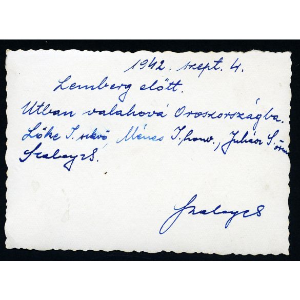 „Lemberg előtt”. Magyar katonák vonaton, Szalay Sándor, honvéd, kitüntetés, katona, egyenruha, jármű, közlekedés, 2. világháború, Horthy-korszak, 1942, 1940-es évek, Eredeti fotó, hátulján feliratozott papírkép. 