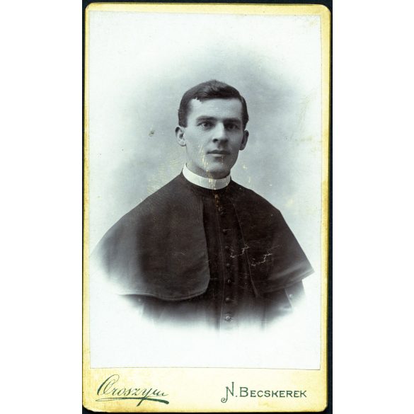 Oroszy Lajos műterme, Nagybecskerek, Vajdaság, fiatal pap portréja, egyház, vallás, foglalkozás, monarchia, 1890-es évek, Eredeti CDV, vizitkártya fotó.   