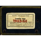 Budapesti Korcsolyázó Egylet Tagsági jegy, Budapest, arcképes igazolvány ifj. Vargha László részére, pecséttel, mélynyomó bélyegzővel jelzett, Horthy-korszak, 1943, 1940-es évek, Eredeti fotós igazolvány. 