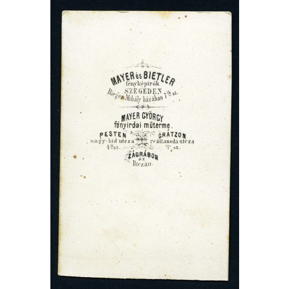 Mayer és Bietler fényképírók műterme, Szeged, elegéns fiú magyaros ruhában, ritka műterem, helytörténet, monarchia, 1860-as évek, Eredeti CDV, vizitkártya fotó.  