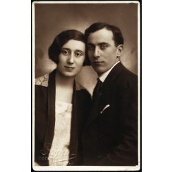   Szipál műterem, Szolnok, elegáns házaspár portréja, 1930-as évek, Horthy-korszak, Eredeti fotó, mélynyomóval jelzett papírkép.   