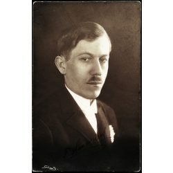   Gáll Béla műterme, Sepsiszentgyörgy (Tusnádfürdő ?), Erdély, elegáns bajuszos férfi, F. Hamar Géza portréja, 1928, 1920-as évek, Horthy-korszak, helytörténet. Eredeti fotó, jelzett, szignózott, aláírt papírkép, hátulján feliratozott.   