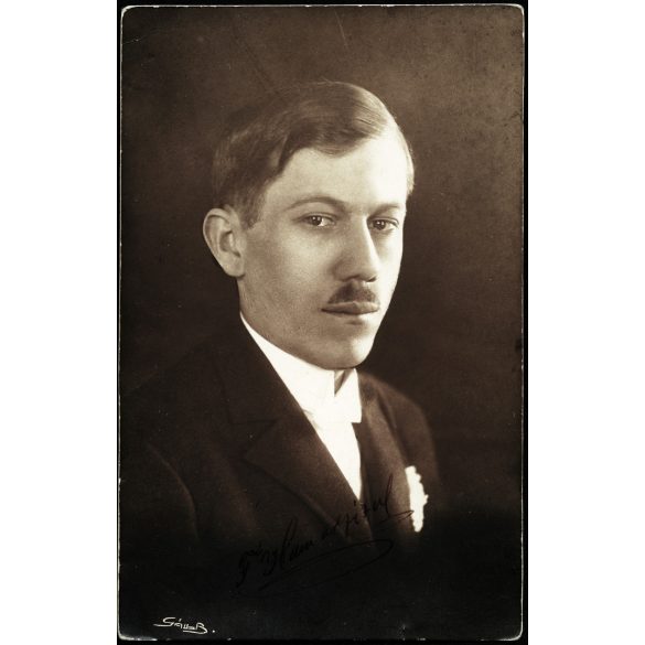 Gáll Béla műterme, Sepsiszentgyörgy (Tusnádfürdő ?), Erdély, elegáns bajuszos férfi, F. Hamar Géza portréja, 1928, 1920-as évek, Horthy-korszak, helytörténet. Eredeti fotó, jelzett, szignózott, aláírt papírkép, hátulján feliratozott.   