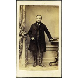   Ismeretlen műterem, bajuszos férfi magyaros ruhában, szivar, csizma,  , monarchia, 1860-as évek, Eredeti CDV, vizitkártya fotó.   