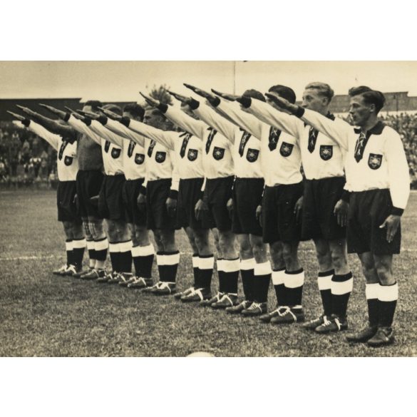 A német labdarugó válogatott horogkeresztes náci mezben, Berlin, Olimpia, foci, sport, Németország, Német Birodalom, 1936, 1930-as évek, . Eredeti fotó, papírkép.  