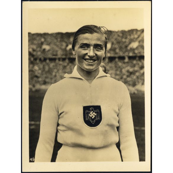 Gisela Mauermayer német olimpiai bajnok diszkoszvető horogkeresztes náci mezben, Berlin, Olimpia, atlétika, sport, Németország, Német Birodalom, 1936, 1930-as évek, . Eredeti fotó, papírkép. 