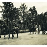 Német győzelmi katonai parádé, Varsó, Lengyelország, német katonai vezetők, lovas katonák, horogkereszt, náci egyenruha, 2. világháború, Horthy-korszak, jármű, közlekedés, 1939, 1930-as évek, Eredeti sztereó fotó, hátulján feliratozott gyűjteményes p