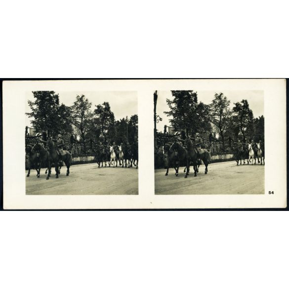 Német győzelmi katonai parádé, Varsó, Lengyelország, német katonai vezetők, lovas katonák, horogkereszt, náci egyenruha, 2. világháború, Horthy-korszak, jármű, közlekedés, 1939, 1930-as évek, Eredeti sztereó fotó, hátulján feliratozott gyűjteményes p