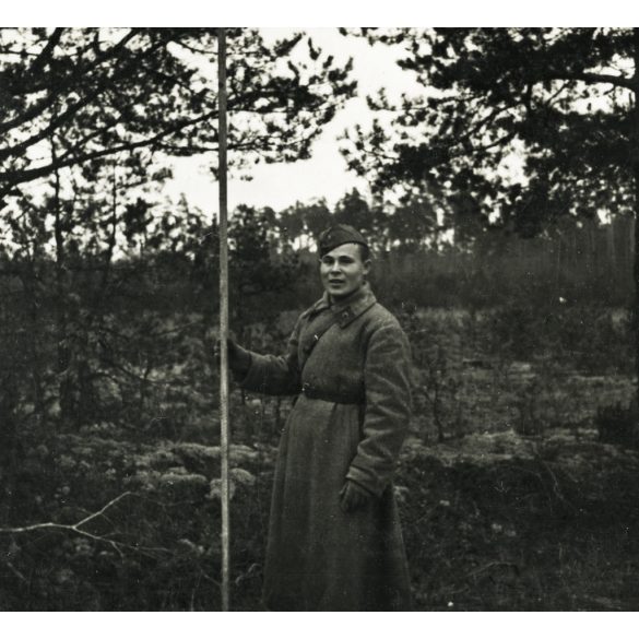 Szovjet katona a német-szovjet demarkációs vonalnál, Lengyelország, katona, egyenruha, 2. világháború, Horthy-korszak, 1939, 1930-as évek, Eredeti sztereó fotó, hátulján feliratozott gyűjteményes papírkép.  