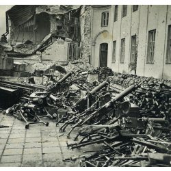   Hadizsákmány, lefoglalt lengyel fegyverek Varsóban, Lengyelország, 2. világháború, katona, Horthy-korszak, 1939, 1930-as évek, Eredeti sztereó fotó, hátulján feliratozott gyűjteményes papírkép. 