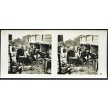 Német katonák teherautót javítanak, Lengyelország, az utánpótlási vonalakon civil járműveket is használnak, egyenruha, 2. világháború, Horthy-korszak, 1939, 1930-as évek, Eredeti sztereó fotó, hátulján feliratozott gyűjteményes papírkép.