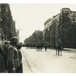 Német győzelmi katonai parádé, Varsó, Lengyelország, Adolf Hitler, német katonai vezetők, lovas katonák, horogkereszt, náci egyenruha, 2. világháború, Horthy-korszak, 1939, 1930-as évek, Eredeti sztereó fotó, hátulján feliratozott gyűjteményes papírk