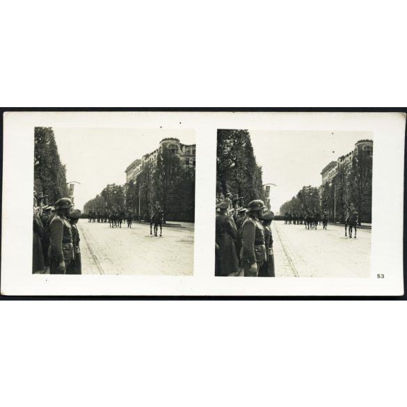 Német győzelmi katonai parádé, Varsó, Lengyelország, Adolf Hitler, német katonai vezetők, lovas katonák, horogkereszt, náci egyenruha, 2. világháború, Horthy-korszak, 1939, 1930-as évek, Eredeti sztereó fotó, hátulján feliratozott gyűjteményes papírk