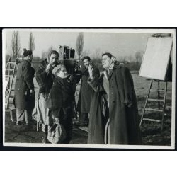   A kabát című film forgatása, Katkics Ilona rendező, főszereplő Gulyás Jóska, Sallai Kornélia, Forgács Ottó operatőr, mozi, filmjelenet, filmtörténet, kommunizmus, 1956, 1950-es évek, Eredeti fotó, feliratozott papírkép. 