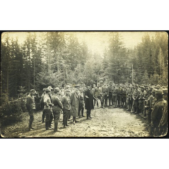 „Budapesti 29. népfölkelő gyalogezred 1. zászlóalj parancsnokság”, katonai vezetők eligazítást tartanak, 1. világháború, egyenruha, monarchia, 1917, 1910-es évek, Eredeti fotó, hátulján feliratozott papírkép, tábori posta. 