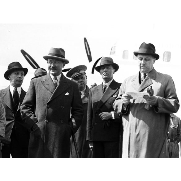 Eredeti üveg NEGATÍV! Álgyay-Hubert Pál államtitkár, vitéz Héjjas Iván, v dr. Grosschmid István a MALERT elnökigazgatója, Orlowsky Leon lengyel nagykövet, repülésügyi szakemberek, Budaörs, repülőtér, repülőgép, Magyar Légiforgalmi RT.,  Horthy-korsza