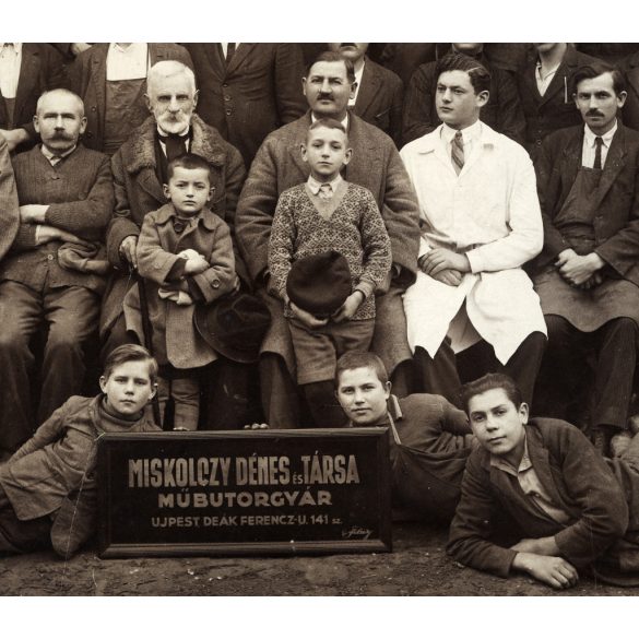 Nagyobb méret, Miskolczy Dénes és Társa Műbútorgyár, Újpest, Deák Ferenc utca 141, Budapest, munkások, ipar, helytörténet, 1930-as évek, Horthy-korszak, Eredeti fotó, papírkép. 