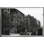 Házak megrongálódva, golyónyomokkal és belőtt ablakokkal, Budapest, Rákóczi út 82, Hotel Szabadság reklám felirat, forradalom, ötvenhat, VII. kerület,  kommunizmus, 1956, 1950-es évek, Eredeti fotó, papírkép.   