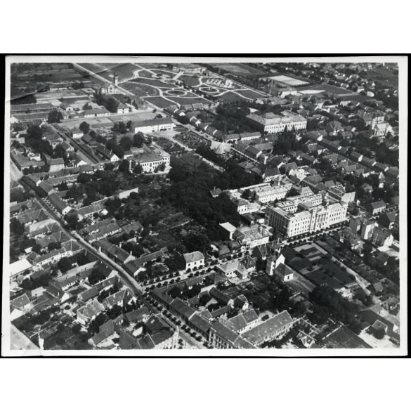 Légi felvétel, Kaposvár, Kaposvár látképe repülőről, Magyar Királyi Légügyi Hivatal, 1936, 1930-as évek, Horthy-korszak, Eredeti fotó, hátulján feliratozott, pecséttel jelzett papírkép.  