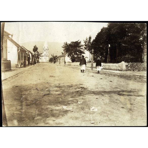 Főutca ruszin parasztokkal, Szolyva, Kárpátalja, templom, 1900-as évek, monarchia, helytörténet, Eredeti fotó,  papírkép, középen szakadás, hátulja foltos.   