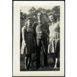 Német katona Magyarországon, Luftwaffe egyenruha, légvédelmi tüzér, jelvény, 2. világháború, , Eredeti fotó,  papírkép.  