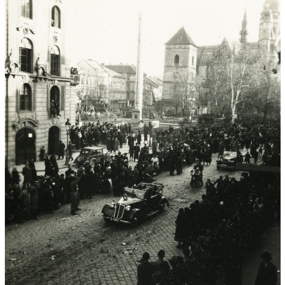 Ünnepi felvonulás, Kassa, Felvidék, gépkocsi, motorkerékpár, jármű, közlekedés, Horthy-korszak, helytörténet, Eredeti fotó,  papírkép.   