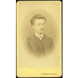 Wittmann Nándor műterme (hátoldalon Wittmann Ferdinánd felirat, ritka), Komárom,  (Komorn), elegáns fiatal férfi bajusszal, monarchia, 1870-es évek, Eredeti CDV, vizitkártya fotó.  