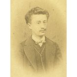 Wittmann Nándor műterme (hátoldalon Wittmann Ferdinánd felirat, ritka), Komárom,  (Komorn), elegáns fiatal férfi bajusszal, monarchia, 1870-es évek, Eredeti CDV, vizitkártya fotó.  