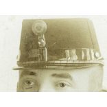 Nagyobb méret, Papp műterem, magyar katona huszár egyenruhában, sapkajelvény, retusált bajusz,  helytörténet, monarchia, 1890-es évek, Eredeti kabinetfotó.  