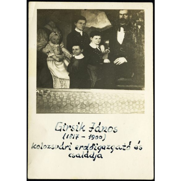 Girsik János kolozsvári erdőigazgató és családja, Erdély, egy olajfestmény feliratozott fotója, 1930-as évek, Horthy-korszak, Eredeti fotó, feliratozott papírkép.  