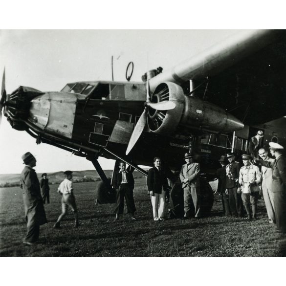 CSA (Ceskoslovenske Aerolinie) AVIA Fokker F.VIIb/3m OK-AFC utasszállító repülőgép, jármű, közlekedés, Csehszlovákia, Felvidék, 1930-as évek, Horthy-korszak, Eredeti fotó, papírkép, hátulján ragasztásnyom.  