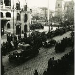 Bevonuló magyar honvédek, Kassa, Felvidék, katona, feldíszített katonai teherautó, egyenruha, 2. világháború, egyenruha, Horthy-korszak, helytörténet, Eredeti fotó,  papírkép.   