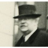 Magyar honvédek a pályaudvaron, Kassa, Felvidék, a kalapos férfiak valószínűleg a magyar Operaház tagjai (pl. Márkus László igazgató), 2. világháború, bevonulás, egyenruha, Horthy-korszak, helytörténet, Eredeti fotó,  papírkép. 